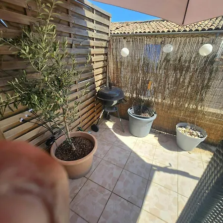 Holiday home Le Celeste Maison De Village Avec Toit Terrasse Greoux-les-Bains