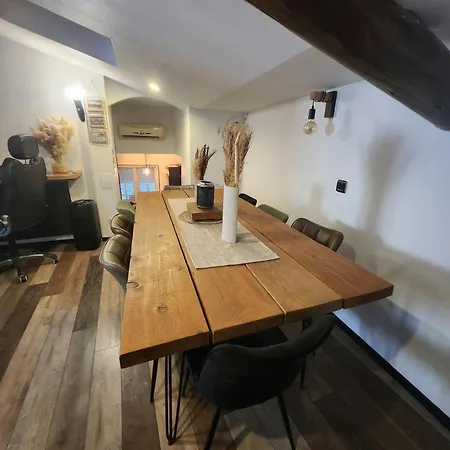 Le Céleste au Cœur du village avec toit terrasse